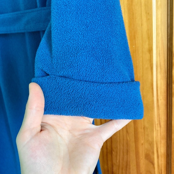 Boy’s size 6 gently used Lands’ End warm blue fleece robe with a hood - Picture 4 of 7